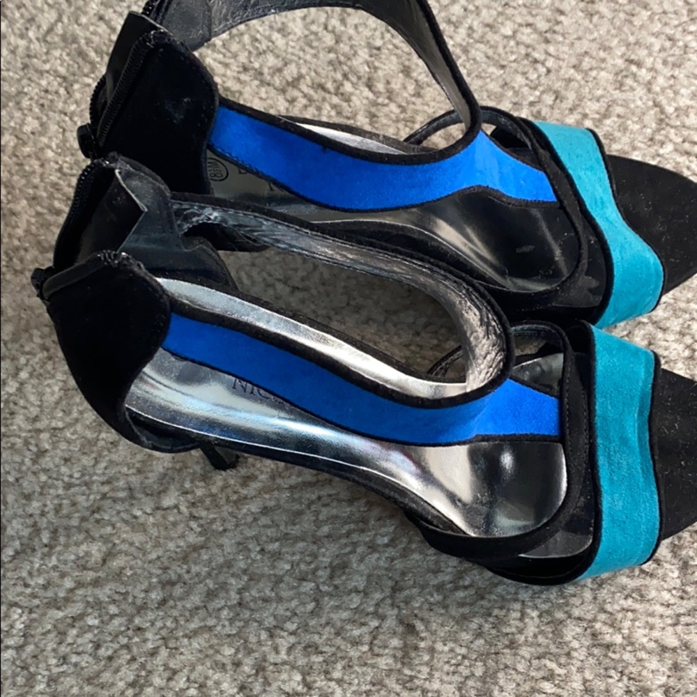 Heels - Picture 2 of 3